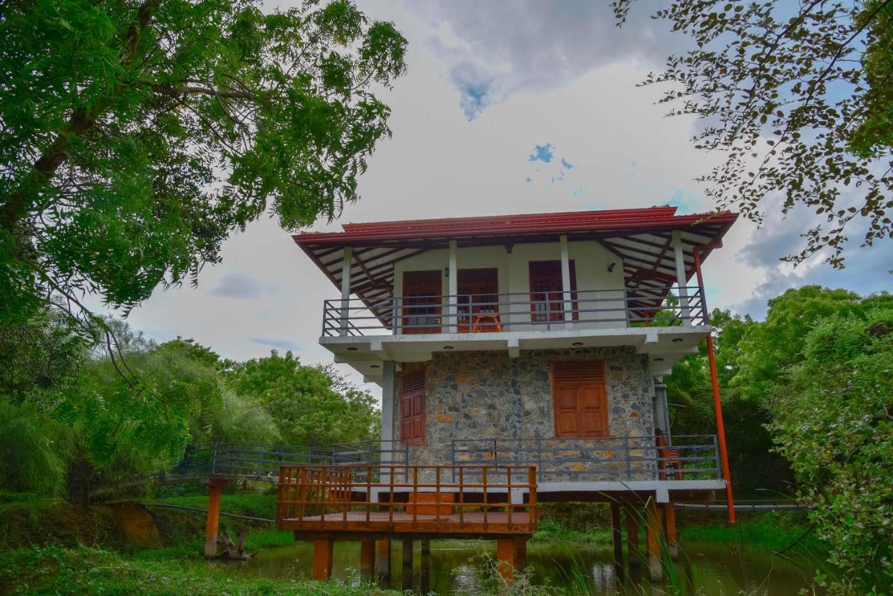 Lake Villa Resort Тиссамахарама Экстерьер фото