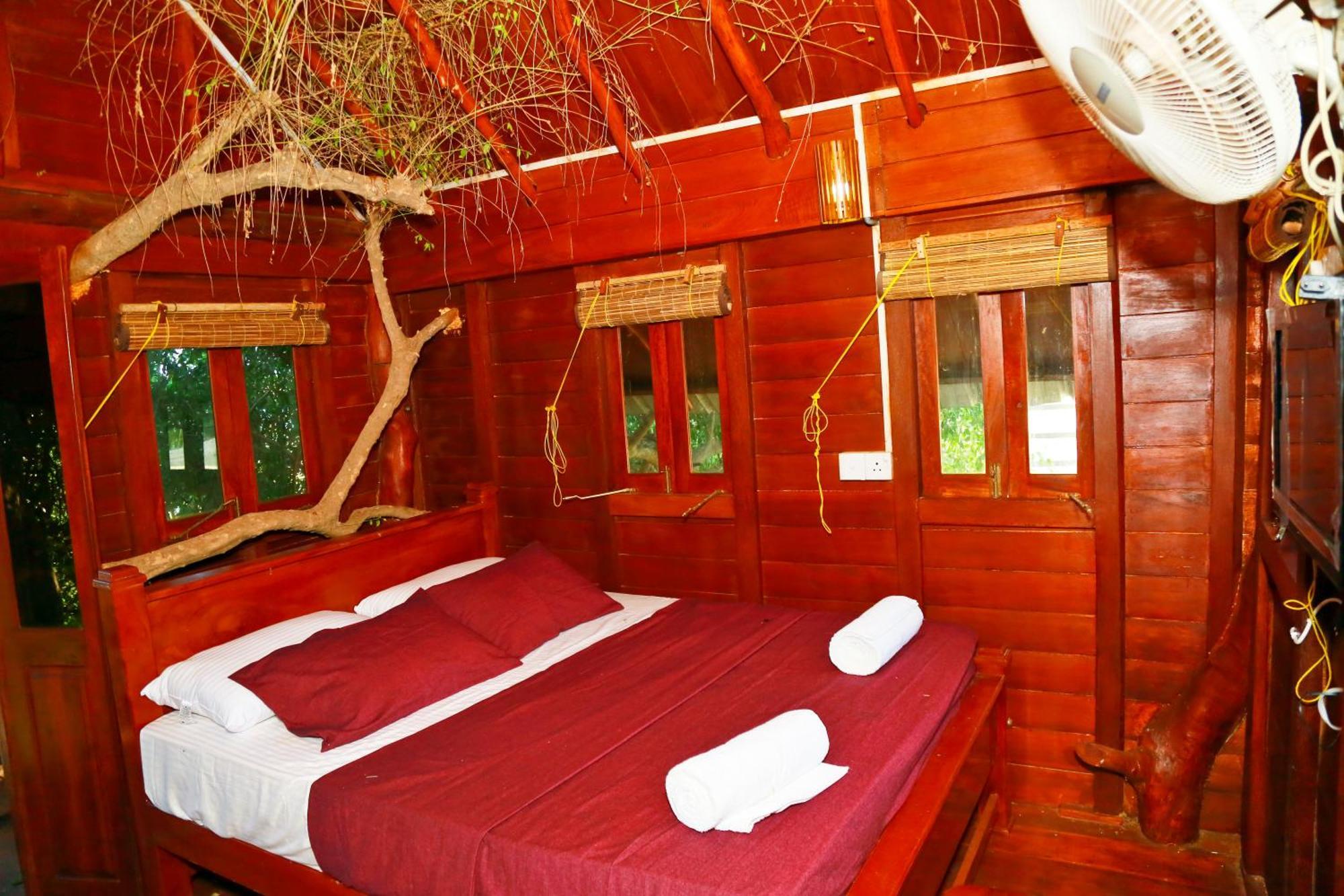 Lake Villa Resort Тиссамахарама Экстерьер фото