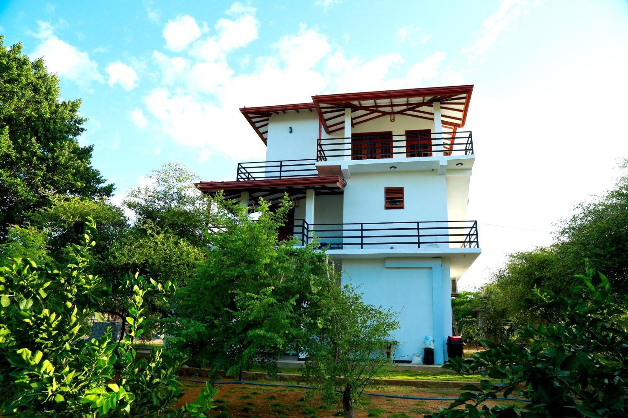 Lake Villa Resort Тиссамахарама Экстерьер фото