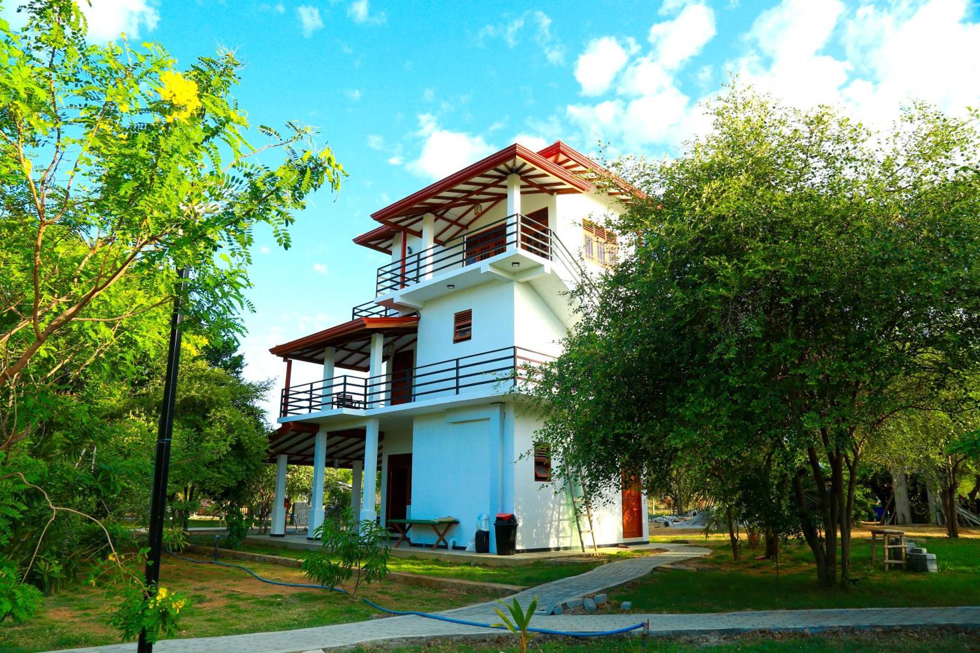 Lake Villa Resort Тиссамахарама Экстерьер фото