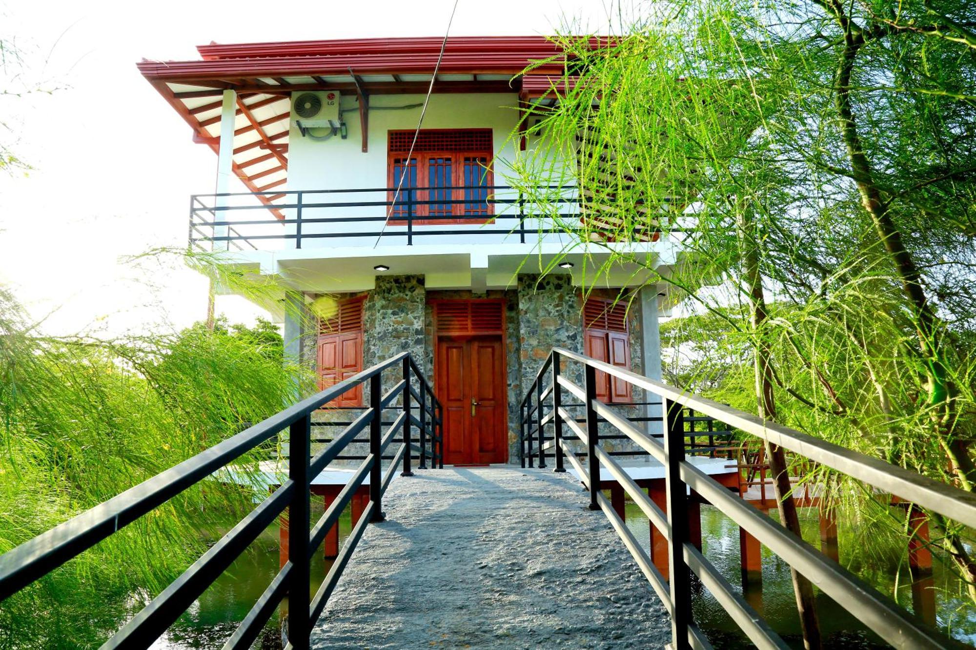 Lake Villa Resort Тиссамахарама Экстерьер фото
