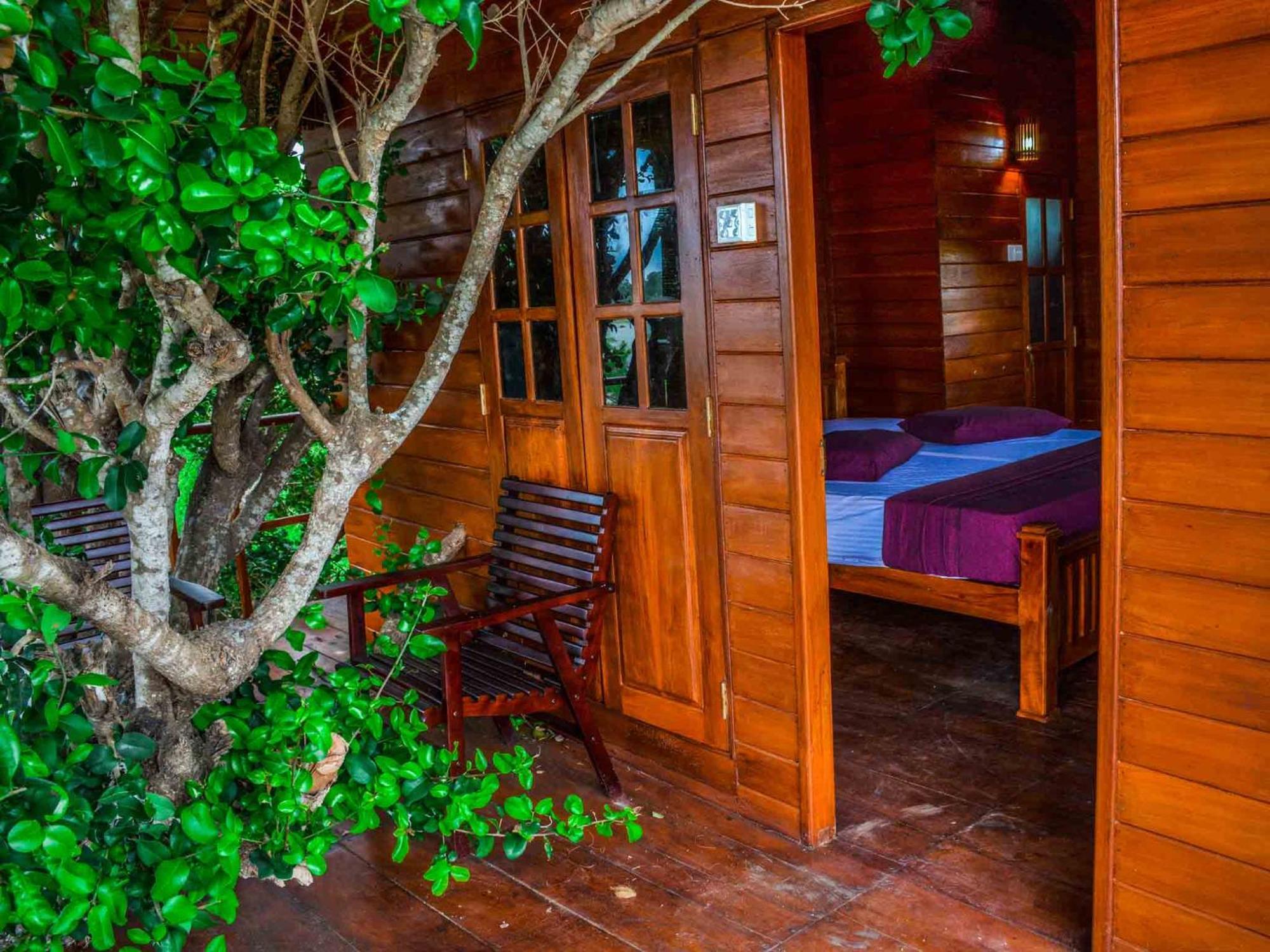 Lake Villa Resort Тиссамахарама Экстерьер фото