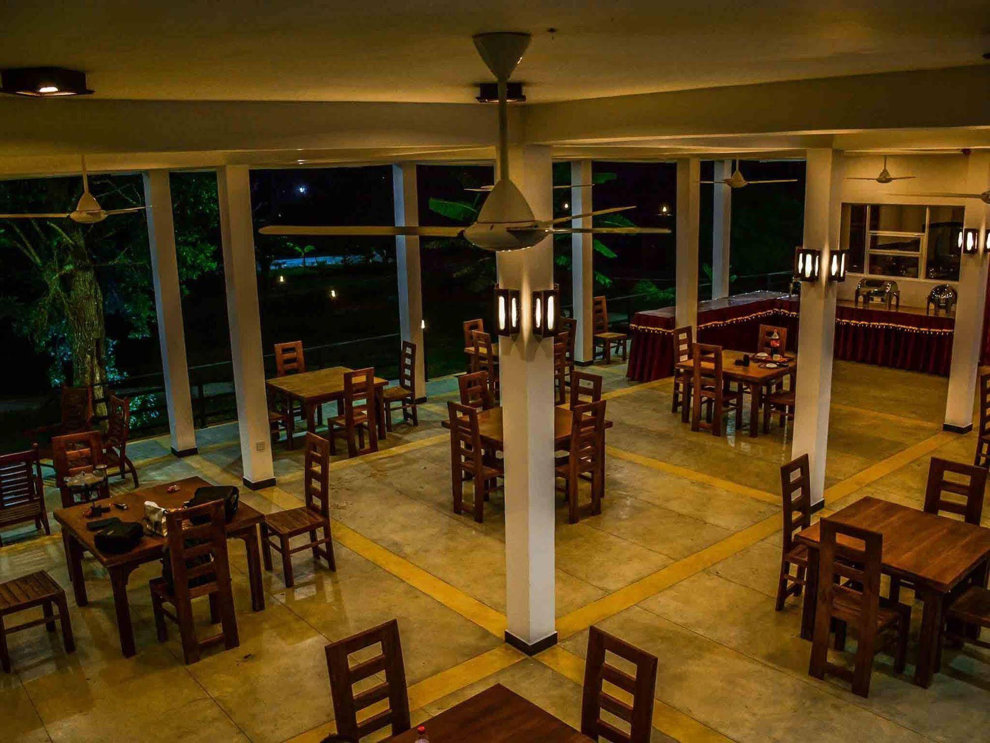 Lake Villa Resort Тиссамахарама Экстерьер фото