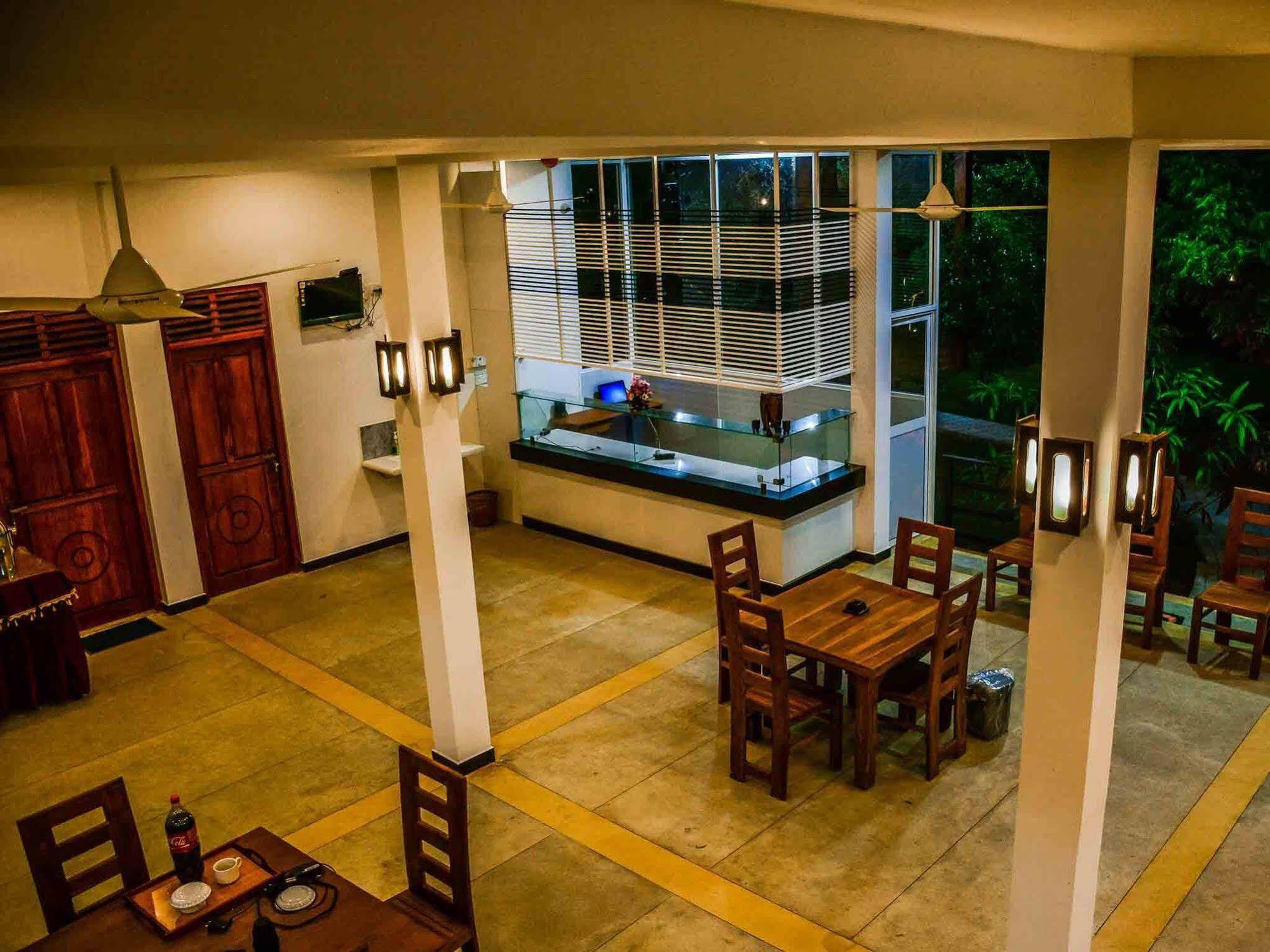 Lake Villa Resort Тиссамахарама Экстерьер фото